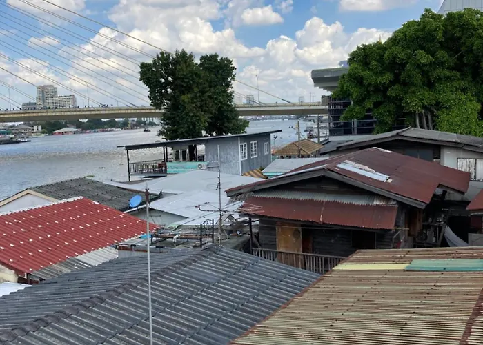 New Phiman Riverview Guest house *